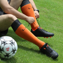 Load image into Gallery viewer, Hawkwell Men's Outdoor Firm Ground Soccer Cleats